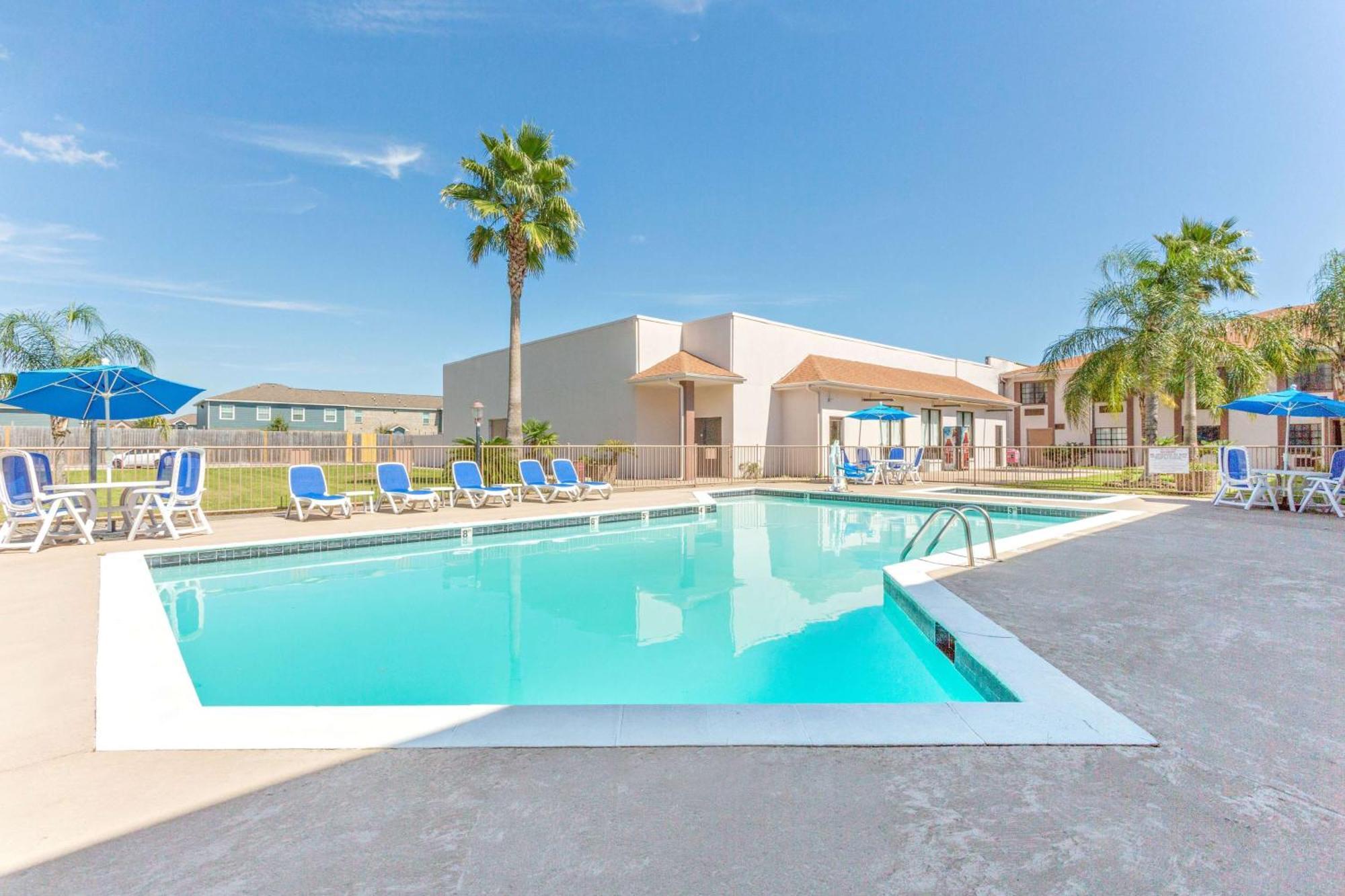 Baymont By Wyndham Port Arthur - Groves Area Exterior photo