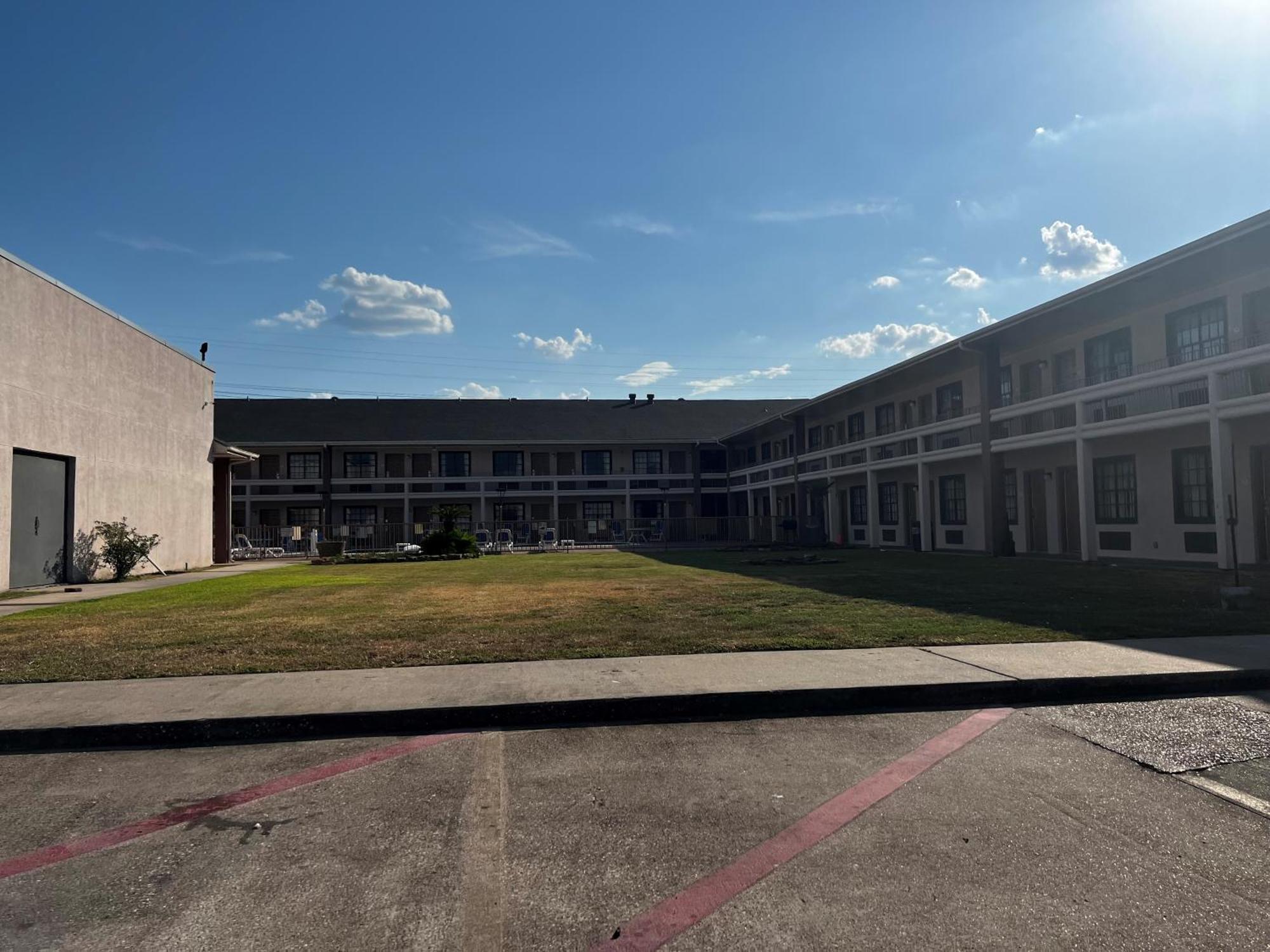 Baymont By Wyndham Port Arthur - Groves Area Exterior photo